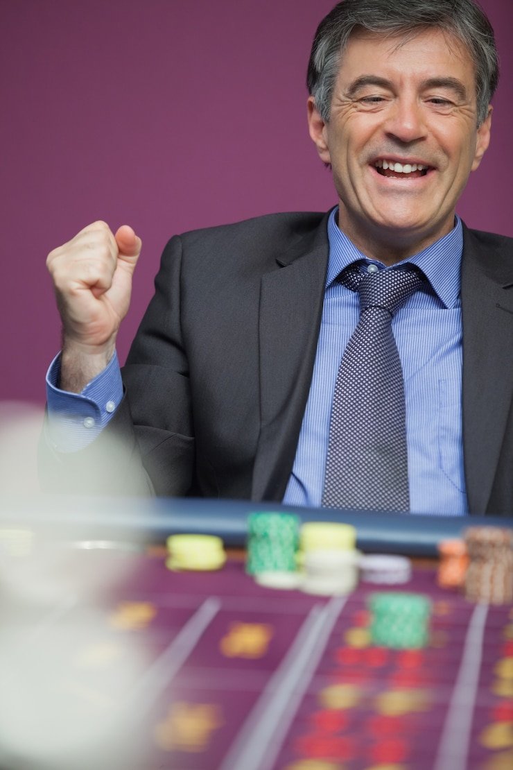 Antarmuka permainan Macau Pools di aplikasi p77 slot Android dengan grid pilihan nomor yang jelas